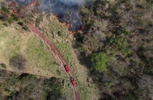 Bombeiros mantêm ações contra incêndios; calor intenso é esperado para próximo trimestre