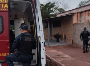 Vítima de agressão é socorrida pelo Corpo de Bombeiros em Ladário